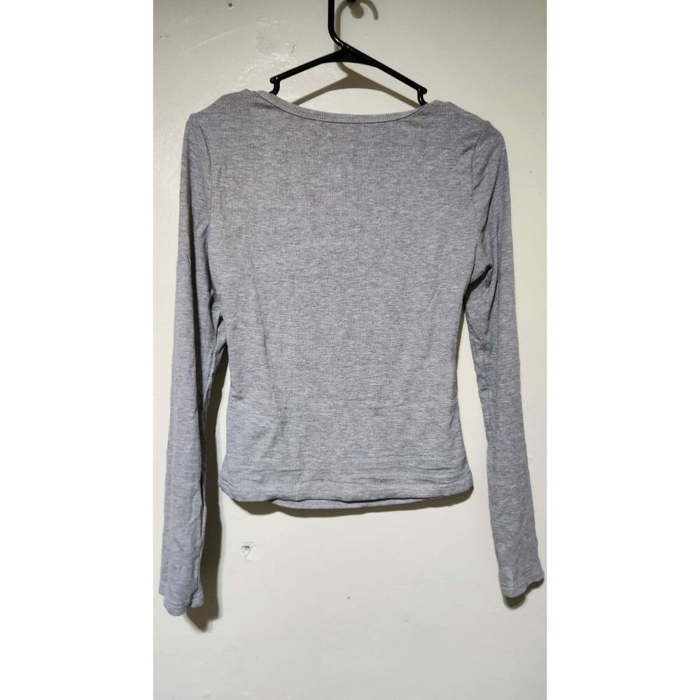 Gray Ribbed Long Sleeve Ruched Front Top – Size L - Picture 4 of 4